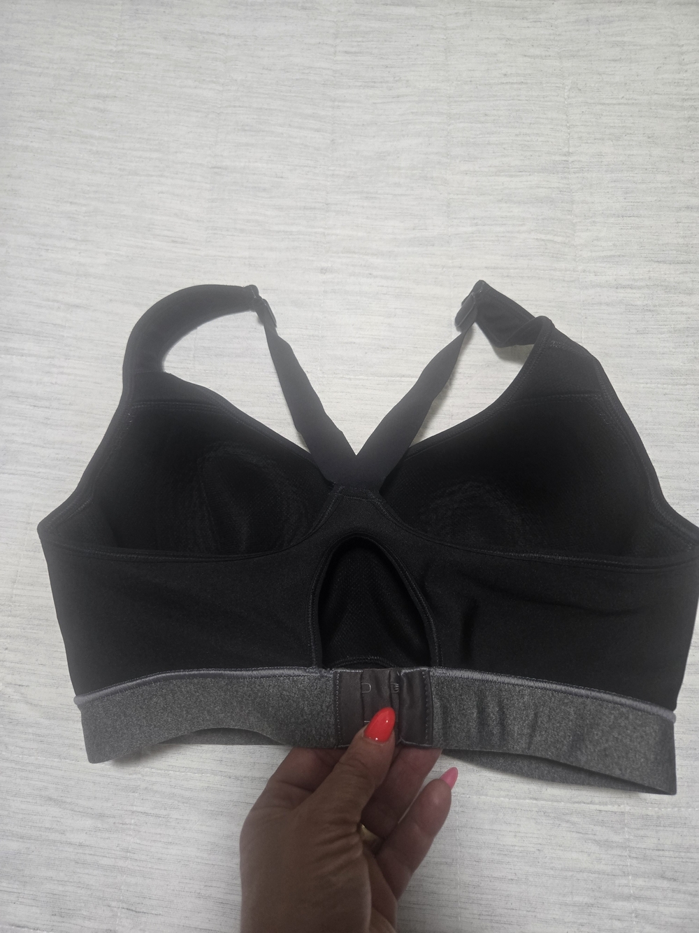 Under Armour Women's Charcoal Gray Molded Sports Bra with Logo - Picture 10 of 10